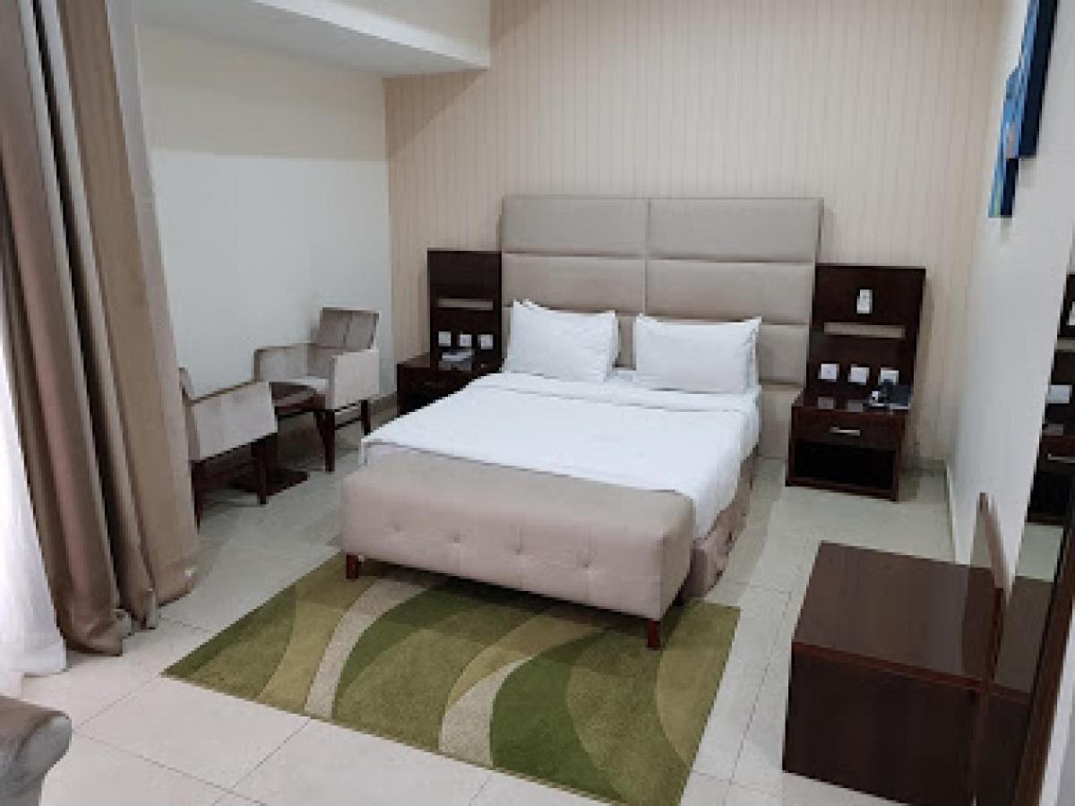 Room In Lodge - Full Moon Hotel Оверри Экстерьер фото